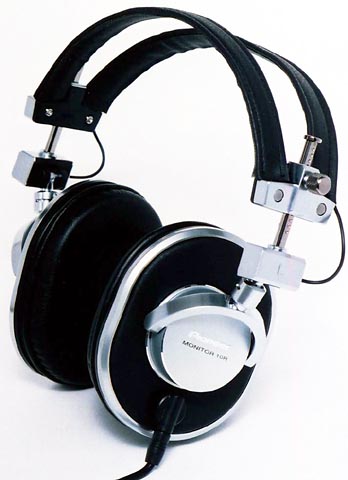 パイオニア、折り畳めるモニタ用ヘッドフォン「MONITOR 10R」
