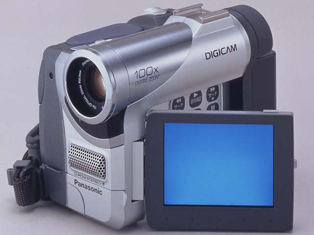 松下、実売11万円のオールインワン横型DVカメラ