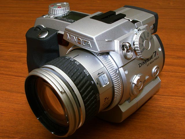 ミノルタ、秒7コマ連写が可能になった「DiMAGE 7i」