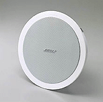 ボーズ、壁掛け/埋め込み可能なスピーカー2機種