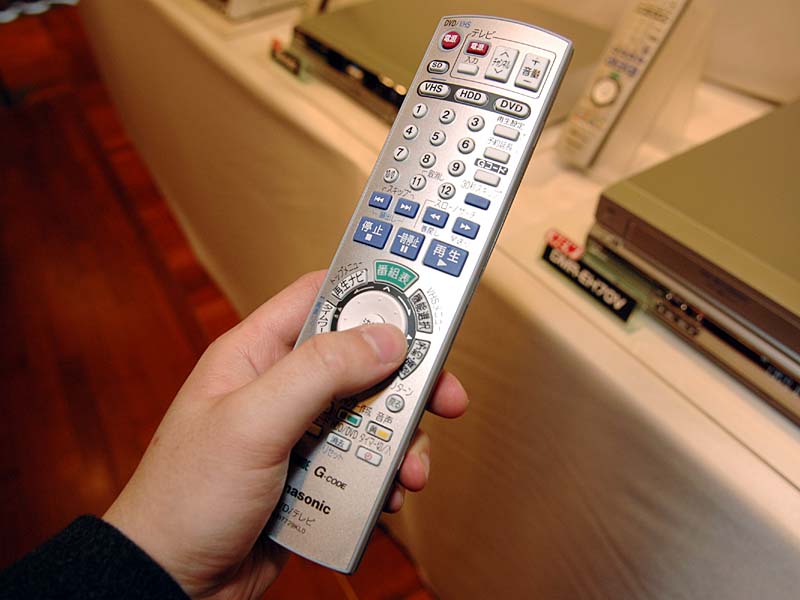 松下、SDカードスロット搭載の200GB 3in1レコーダ