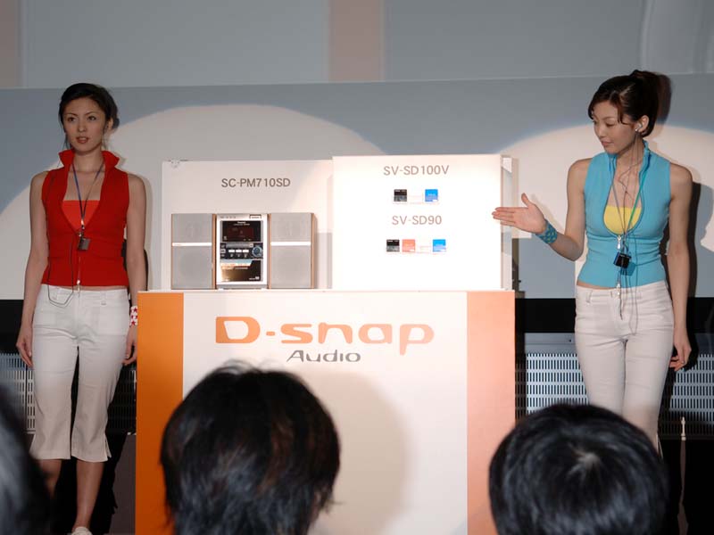 松下、SDカードに録音できるDVD/5CD/MDミニコンポ