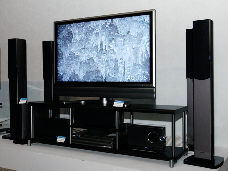 シャープ、フルHDリアルパネル搭載の45V型「AQUOS」