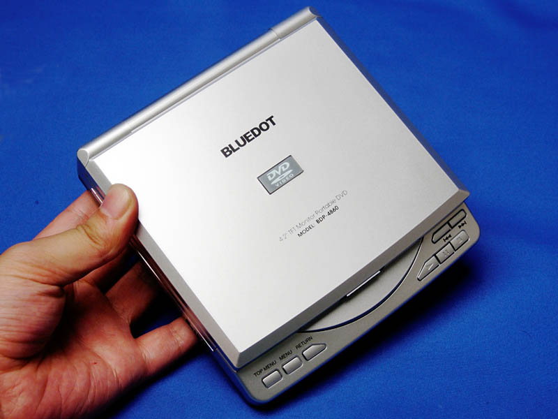 ブルードット、4.2型ワイド液晶搭載ポータブルDVDプレーヤー