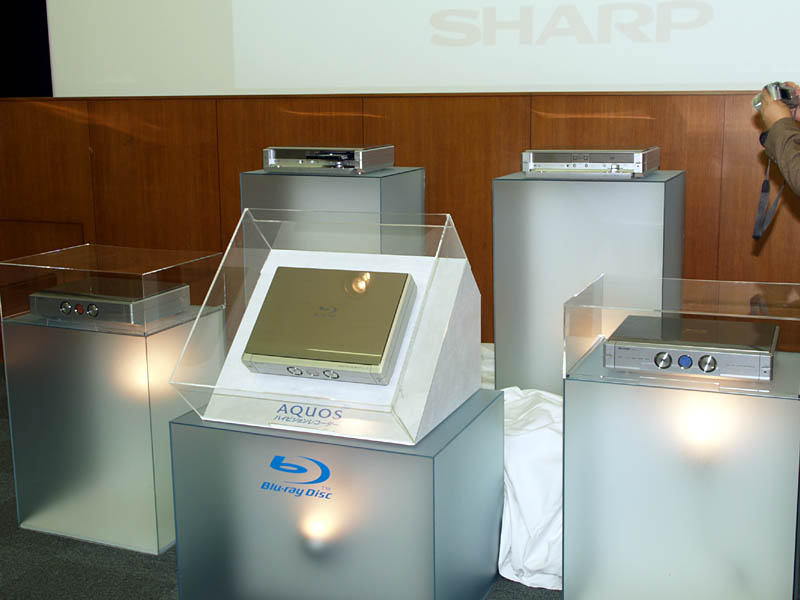 シャープ、初のHDD搭載ブルーレイレコーダ「BD-HD100」