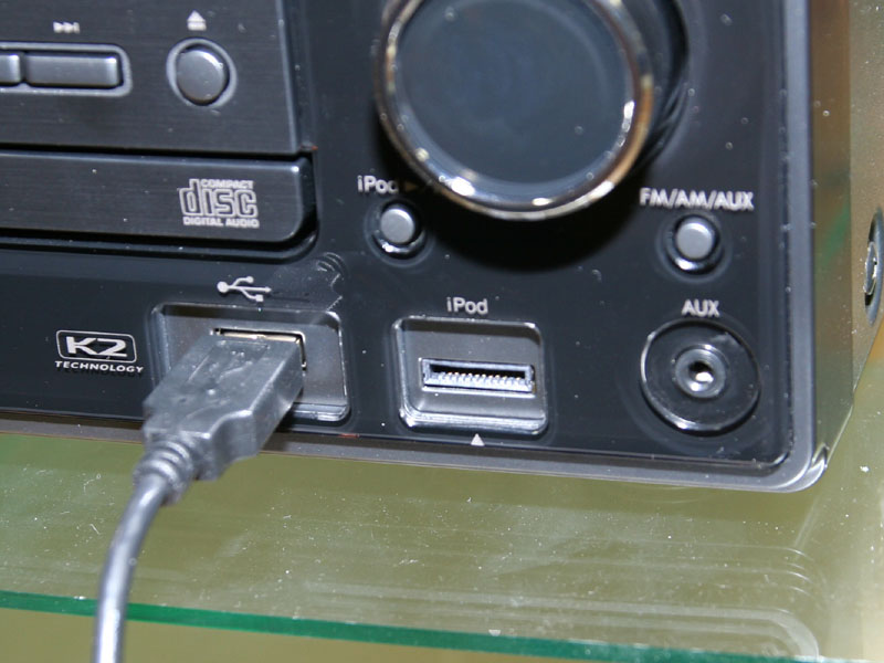 ビクター、iPod専用端子搭載の1GBメモリ内蔵コンポ