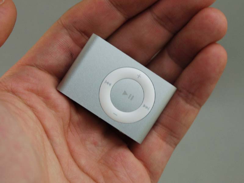世界最小・最軽量を謳う新「iPod shuffle」を試す