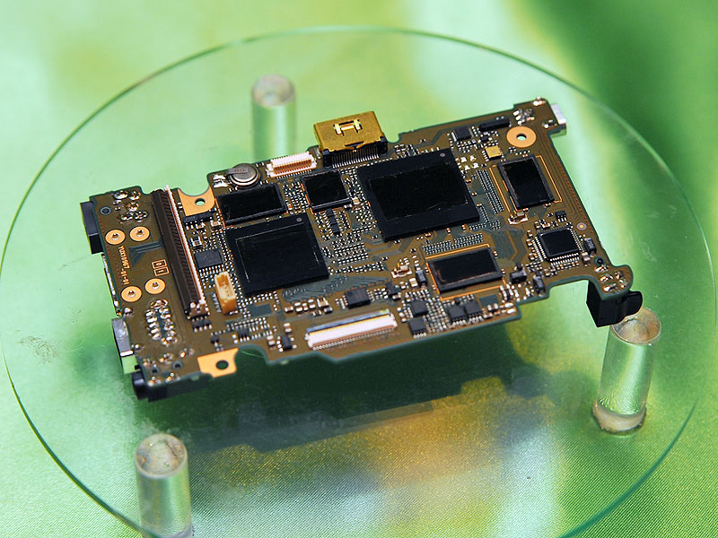 ビクター、AVCHD/MPEG-2両対応のHDD搭載「Everio」