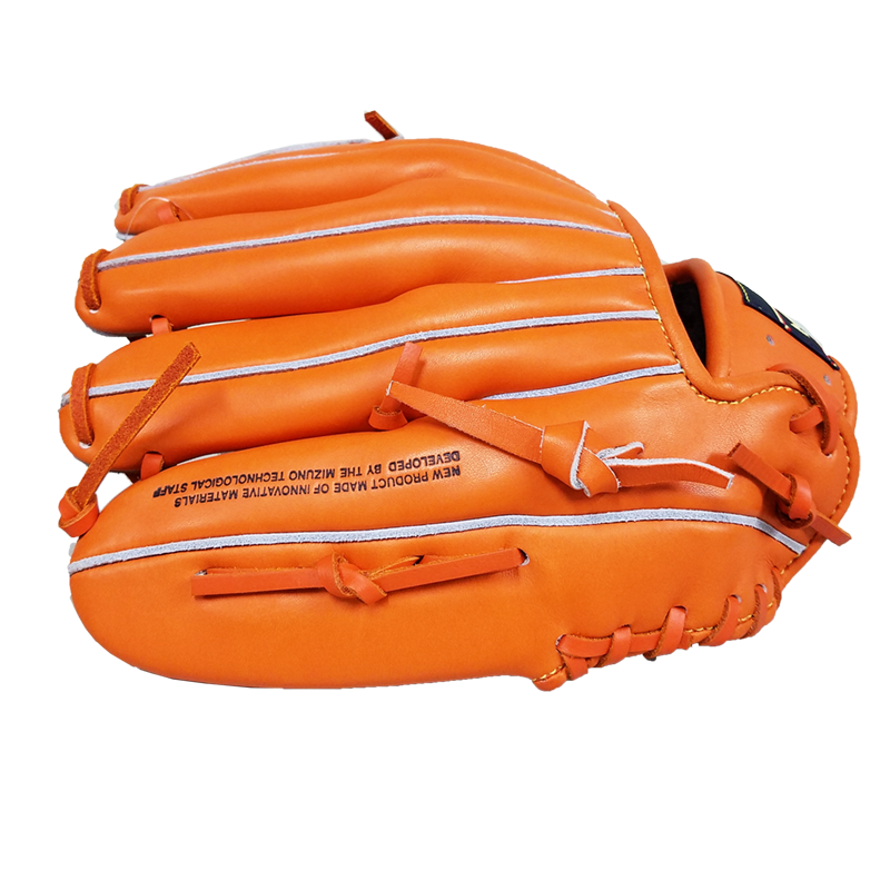ベースマン、赤カップ完全限定ミズノ復刻軟式グラブ。70〜80年代の