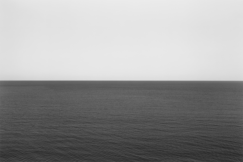 景観の一部として自然の中にあり続ける作品――杉本博司「タイム・エクス