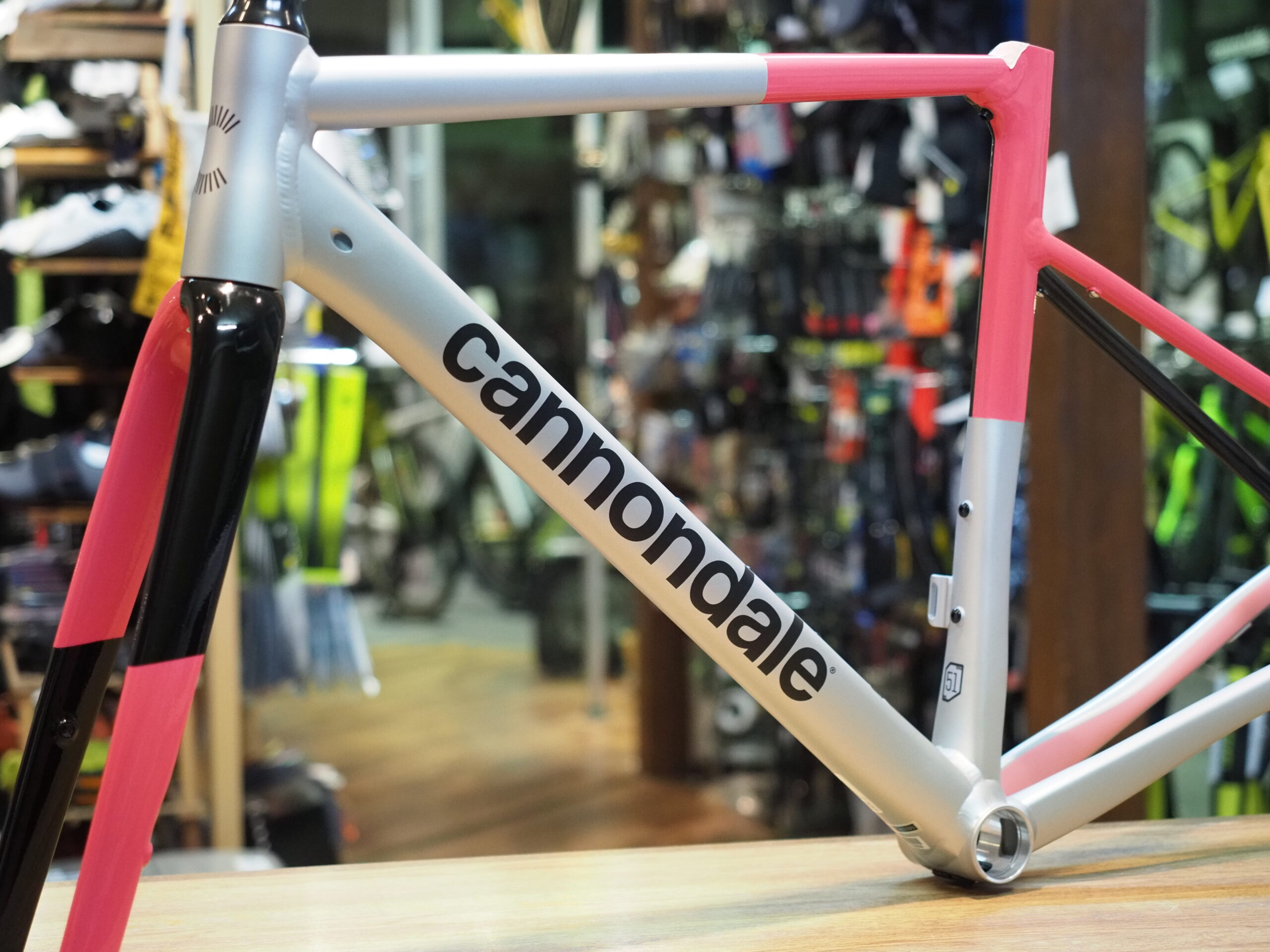 新商品】CAAD 13 DISC フレームセット、レプリカカラーで登場