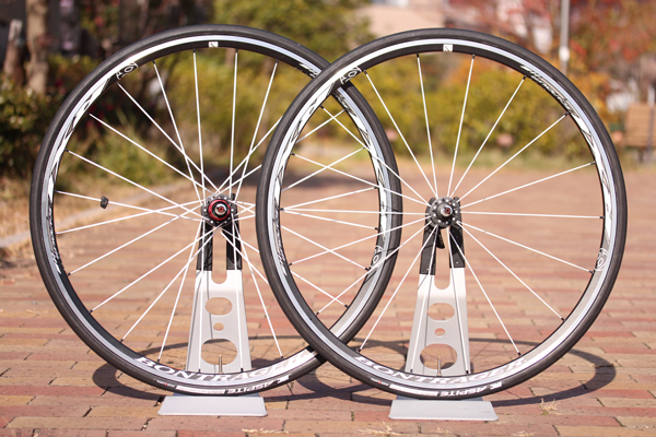 白スポークが高性能の証。Bontrager（ボントレガー）RXL Scandium