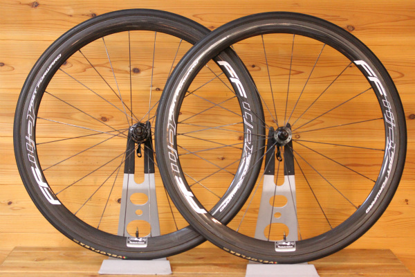 コスパに優れた軽量カーボンチューブラー FFWD F4Rは初心者にも