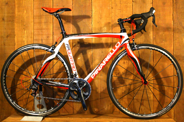 大人気のピナレロ中堅モデル！PINARELLO ピナレロ QUATTRO CARBON