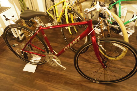 GIANTESCAPE R3 LTD キャンディレッドM 新色追加】キックスタンド標準