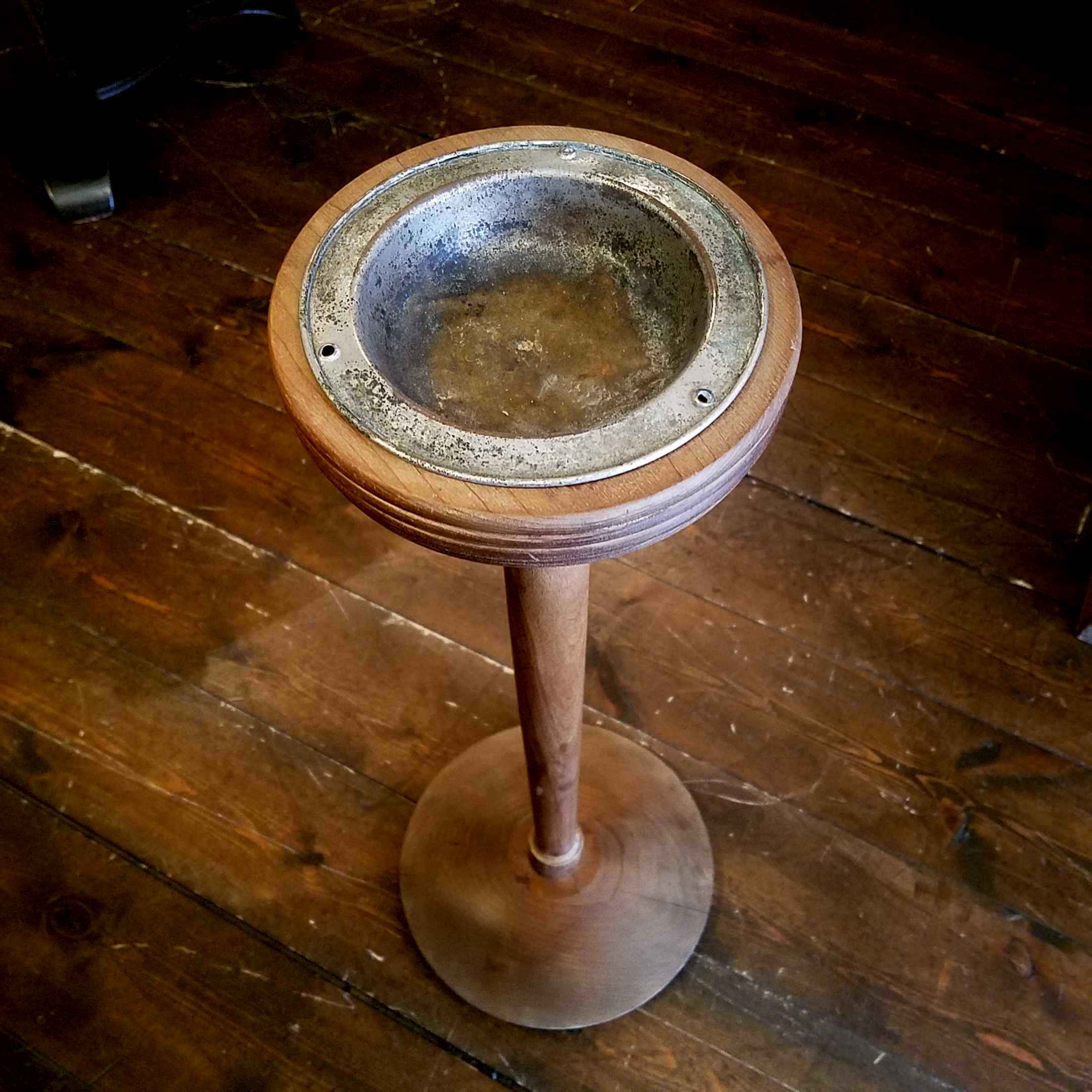 レトロな木製スタンド灰皿 - [Sold Out]過去の販売商品