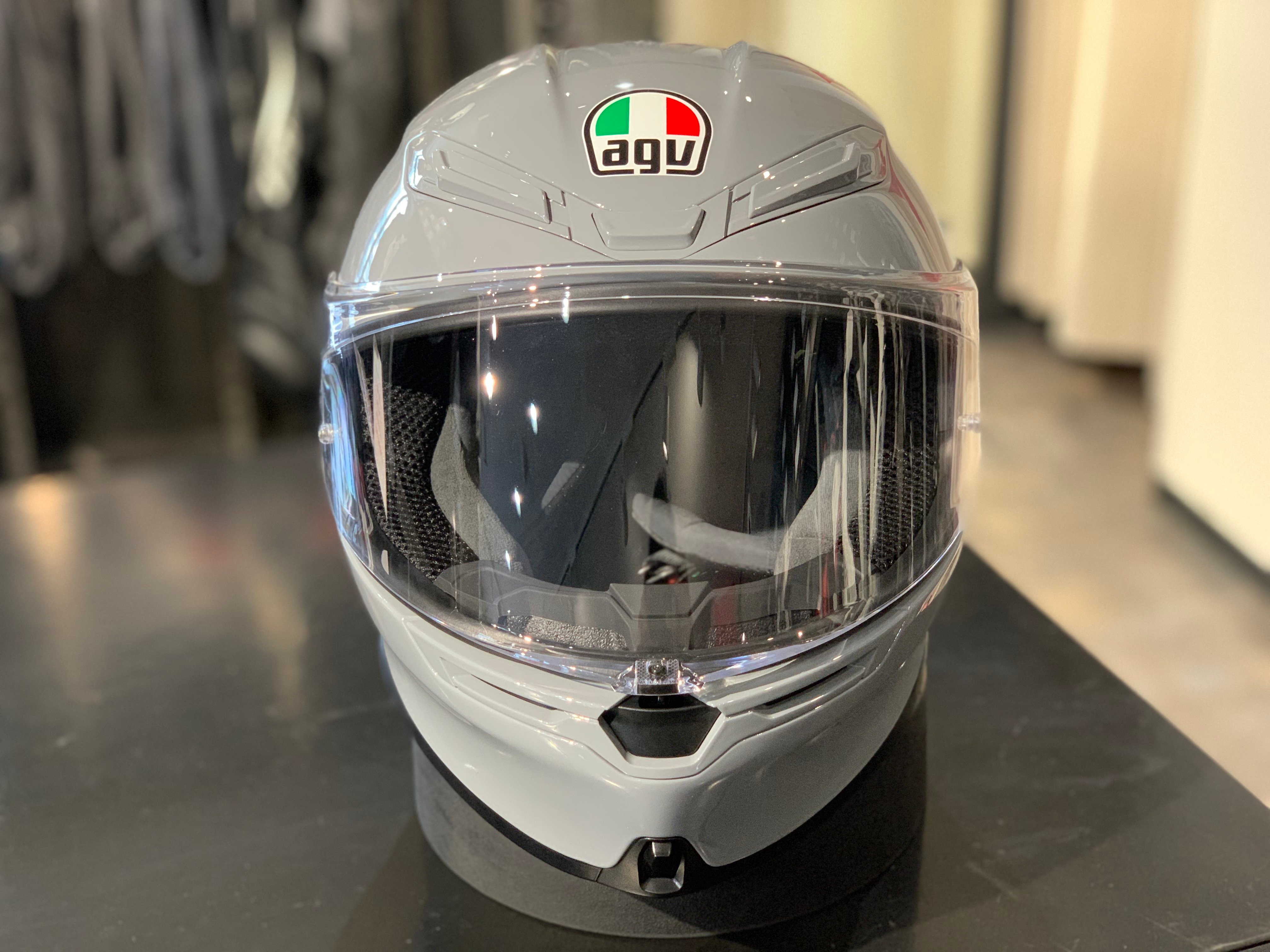 AGVヘルメット”最軽量モデル”『K6』のご紹介