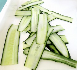 きゅうり縦長のスライス！！ | 平野製作所 業務用スライサー カット機械