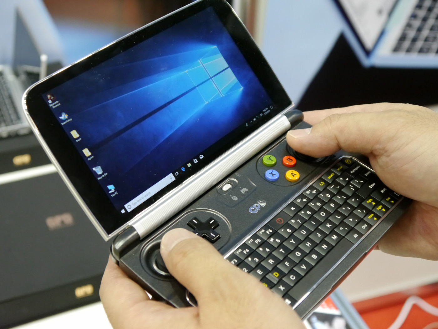 本邦初公開の「GPD WIN2」速攻レビュー、画面・性能・排熱すべてが格段