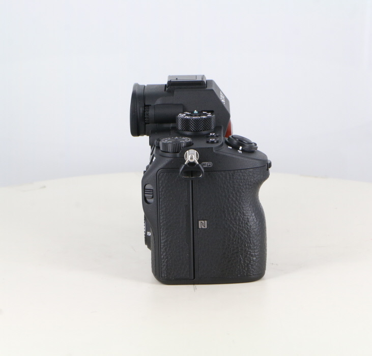 中古】(ソニー) SONY α7RIII ボディ[ILCE-7RM3]｜ナニワグループ