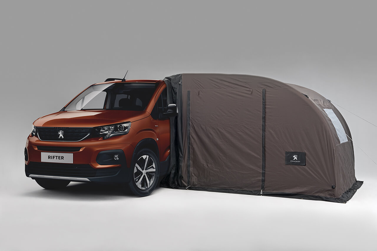 プジョー・リフター」でのオートキャンプに！ 純正のエアフレームカー