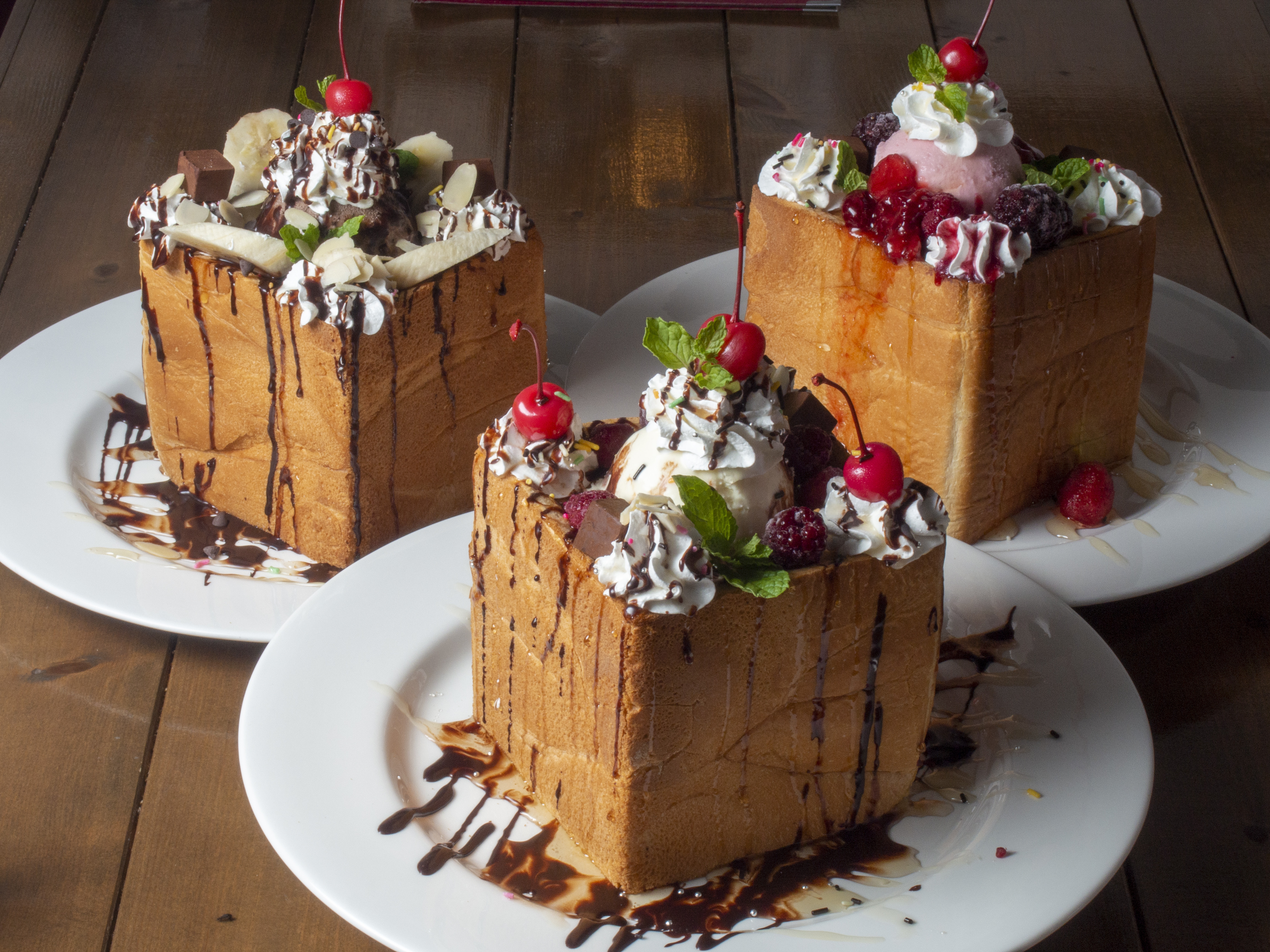 ハニートースト（バニラ・チョコ＆バナナ・イチゴ＆ベリー） - 上田駅