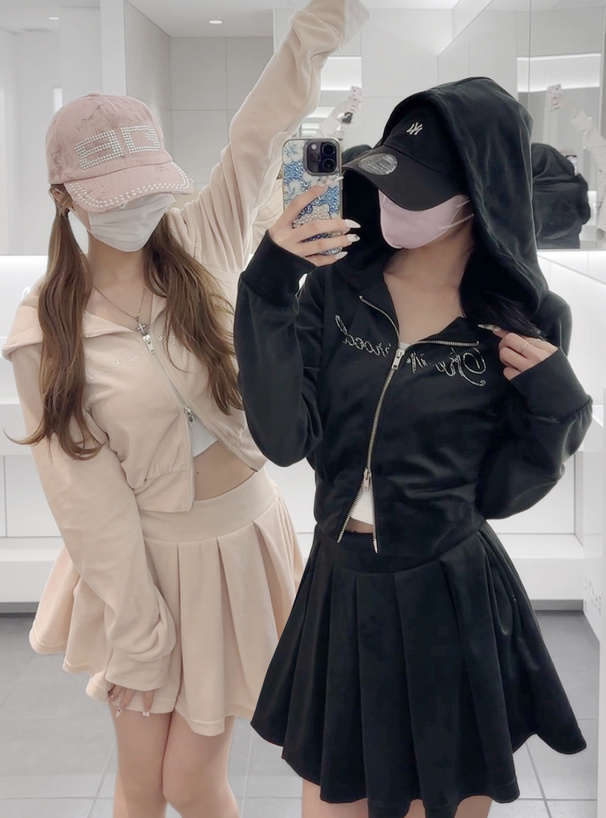 ラインストーンロゴダブルジップパーカー×インパン裏地付きフレアミニ