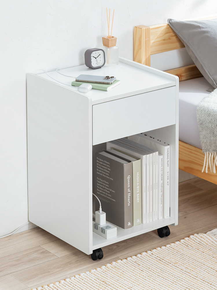 ベッドサイドテーブル（ナイトテーブル・キャスター付き・可動式