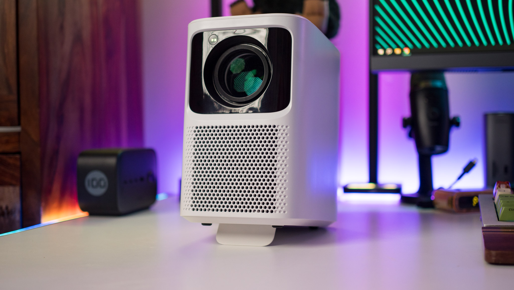 Dangbei Emotn N1 review: A decent portable projector with a key