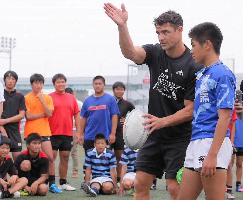 ラグビー：世界レベルを指導 NZのカーター選手、福岡で [写真特集3/6