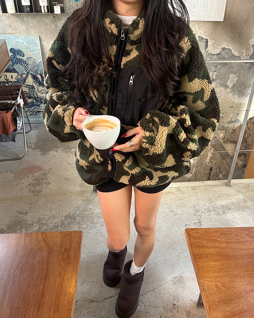 ユニセックス）カモフラージュスクエアポケットボアブルゾン