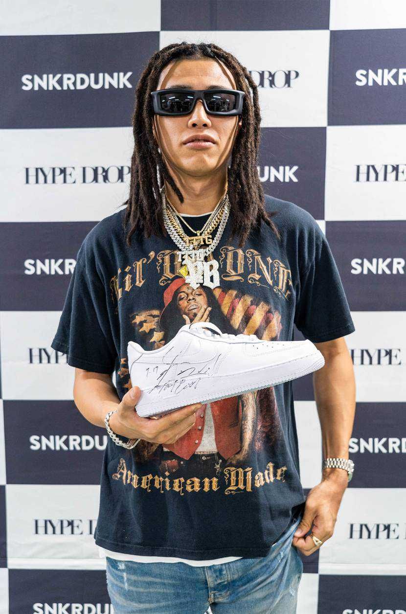 イエローバックス 直筆サイン入りシューズの購入/通販ならスニーカーダンク