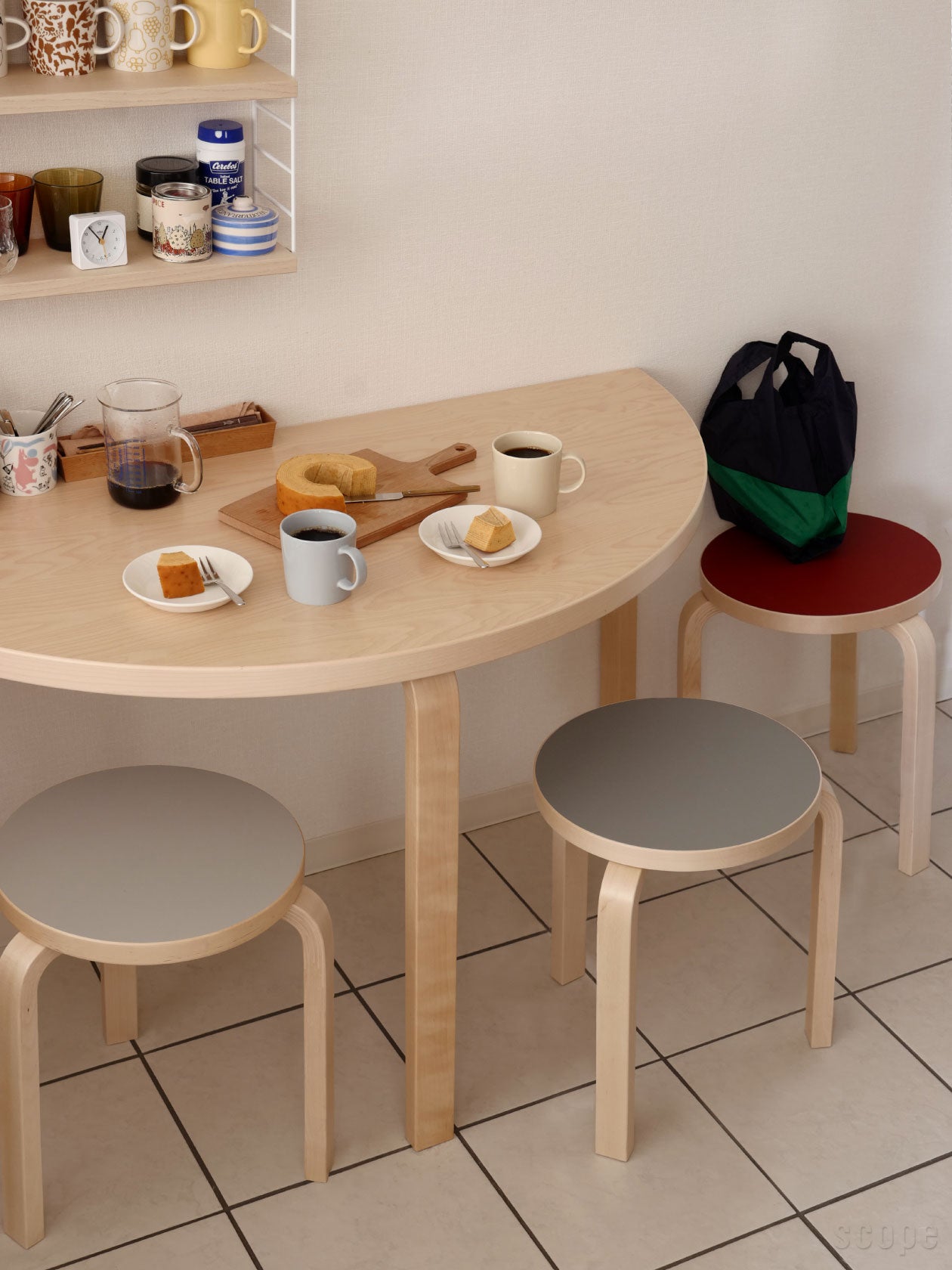 2013年から別注を続ける18色展開｜Artek / Stool 60 スコープ別注