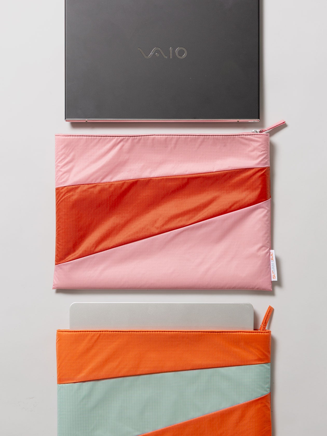 13・14インチPCに。スーザンベルのプロテクタブル