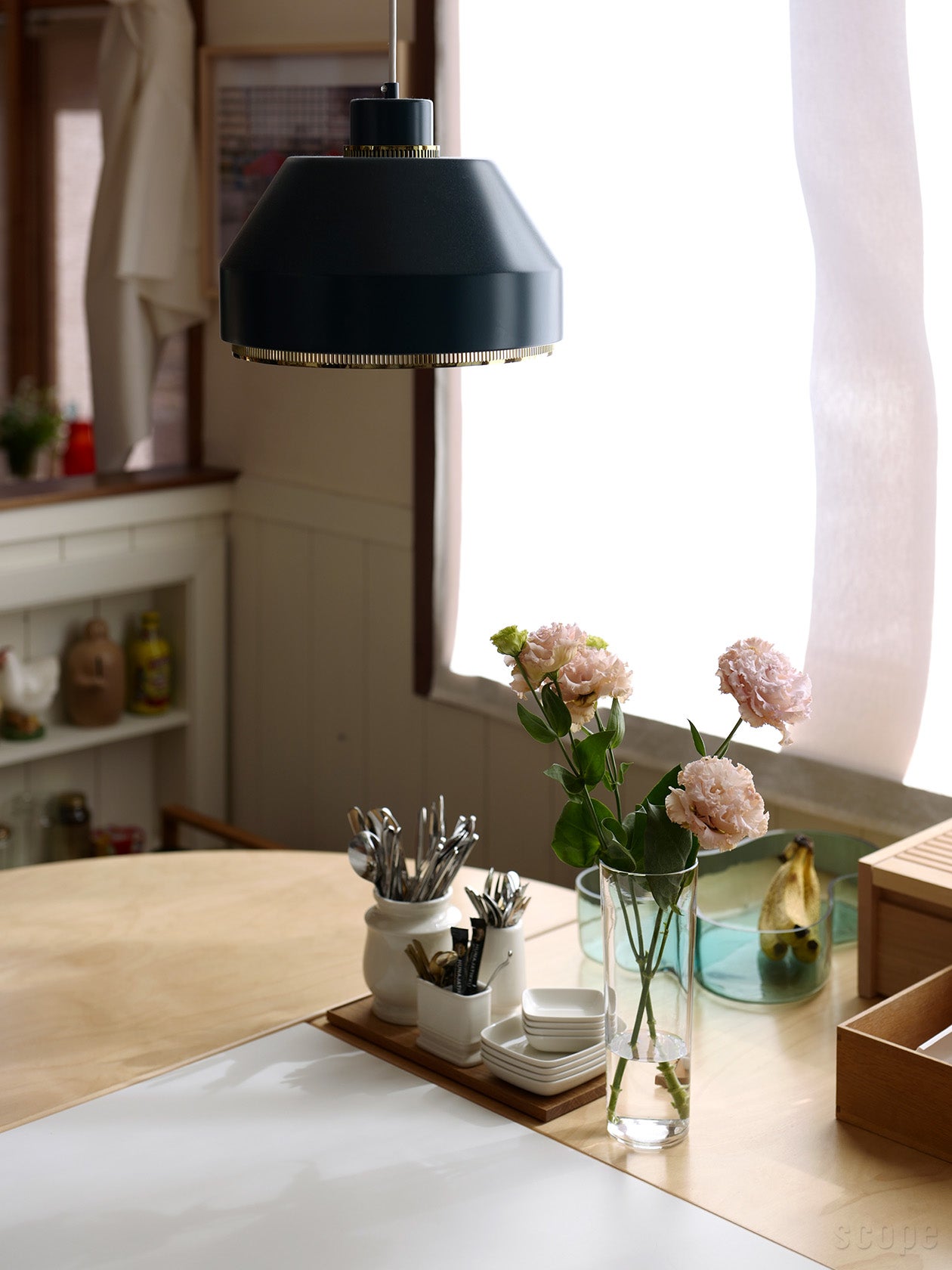 長い花を数本生けるだけで絵になる｜Bellman ベース250mm｜SCOPE