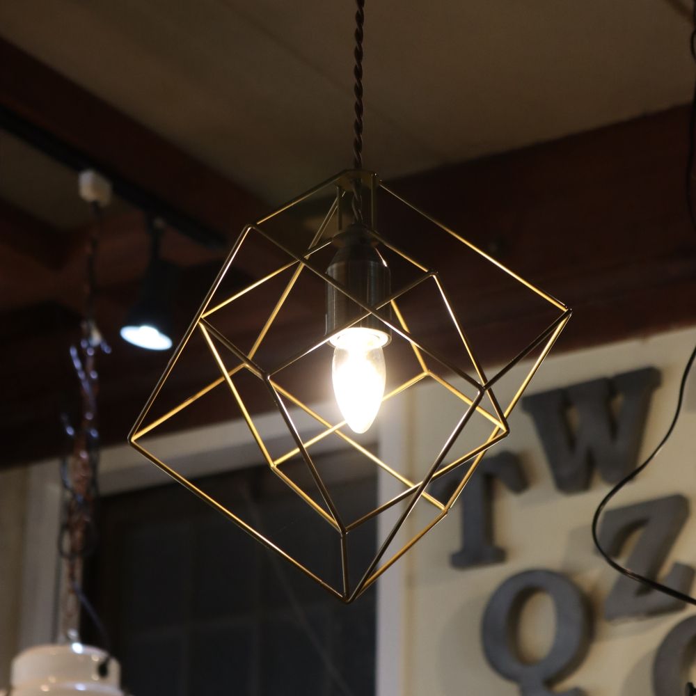 ろうそくの炎を思わせる LED電球 シャンデリア球【E26】 AX1-HS2891