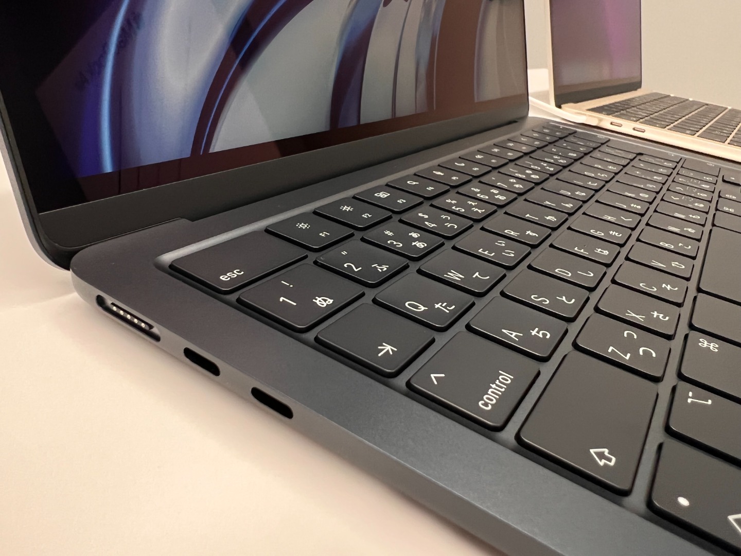 レビュー：新型M2チップ搭載MacBook Airはやっぱり期待を裏切らない