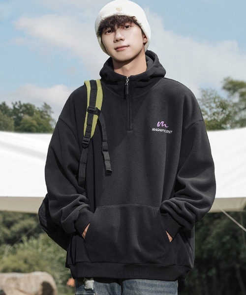 Ressaca（レサーカ）の「オーバーサイズハーフジップフード付き