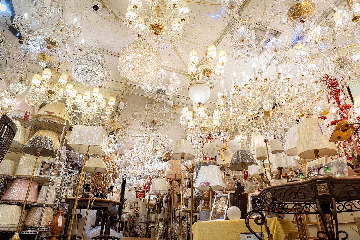 創業60年のシャンデリアオーダーメード専門店– 河原郁子NY