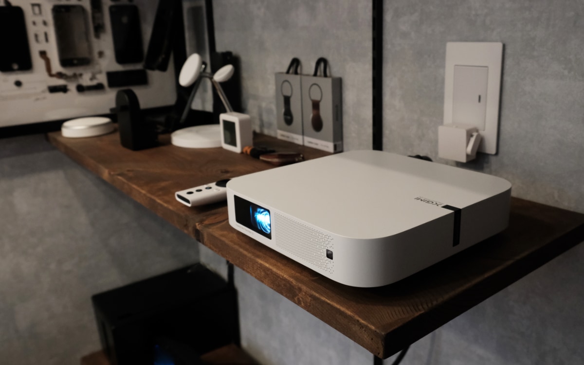 XGIMI Elfinレビュー】極上の使いやすさ。書斎にプロジェクターを導入