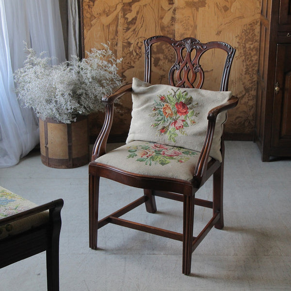 1940年代チッペンデールスタイルのアームチェア イギリスアンティーク