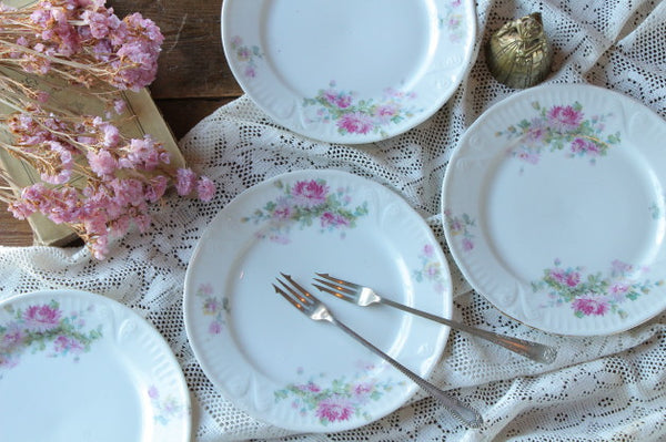 2枚あり！繊細な花束のような花柄のプレート（皿） フランス