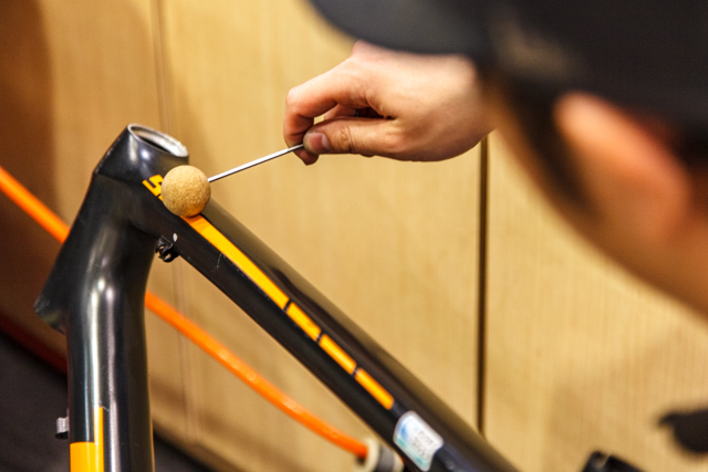 カーボンフレームのクラック検査 / リペア（修理・補強・補修