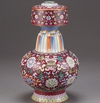 中国骨董品：粉彩（琺瑯彩）の陶磁器の買取と鑑定・査定、オークション