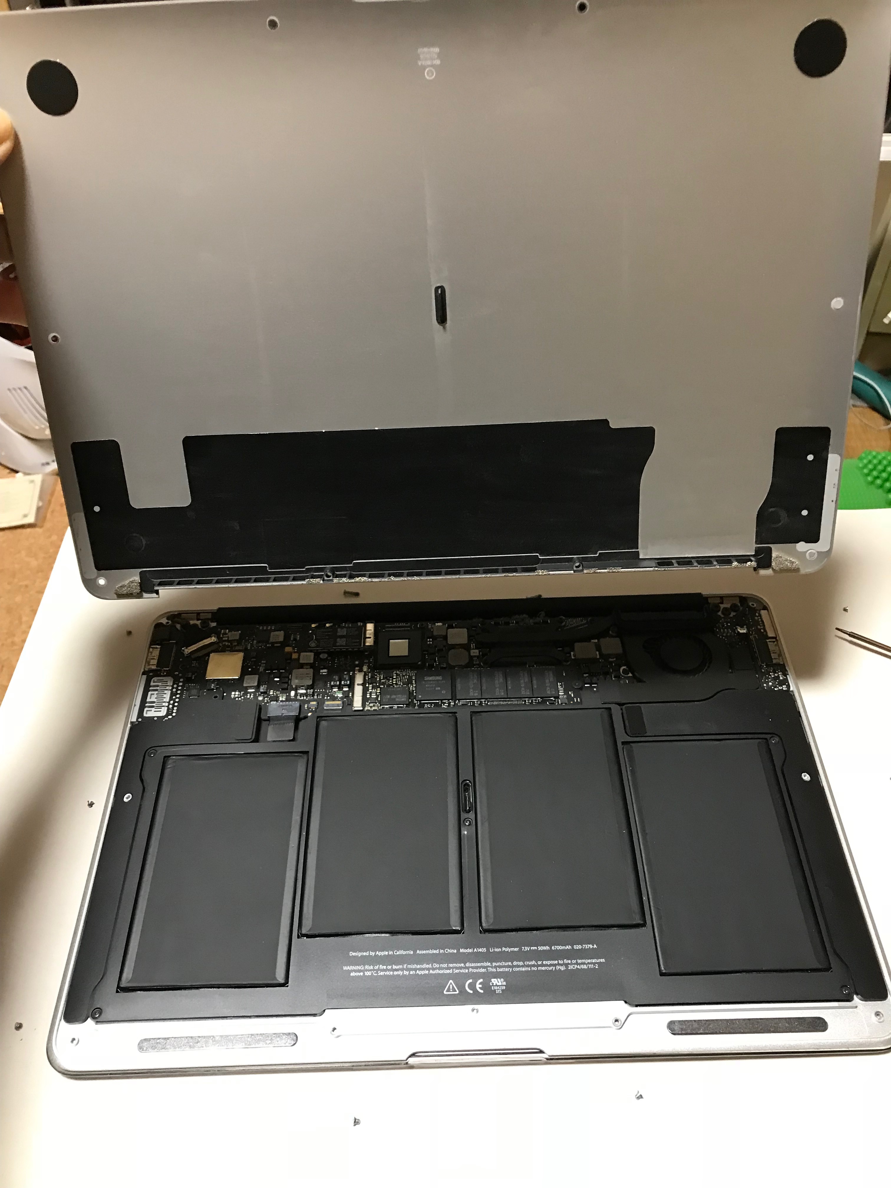新年早々】MacBook Airのバッテリー交換【備忘録】 | Chromatic Lab.