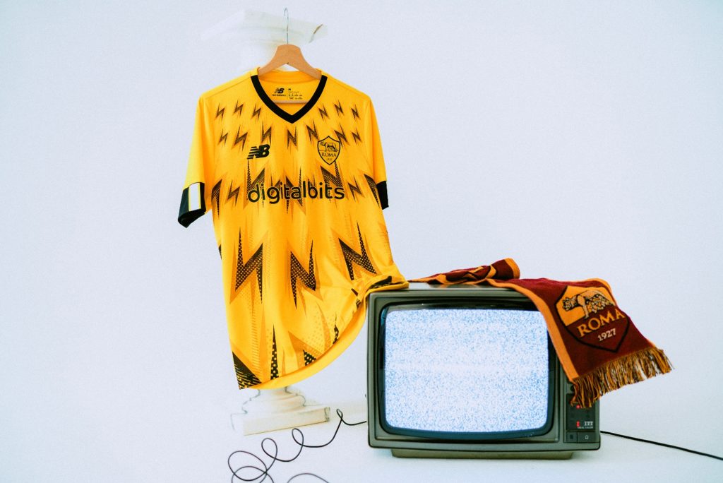 NB公式 - ニュースリリース - ニューバランス ASローマの2022/23年