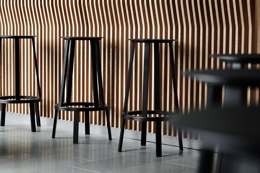 HAY（ヘイ） / REVOLVER BAR STOOL LOW（リボルバー） / ブラック