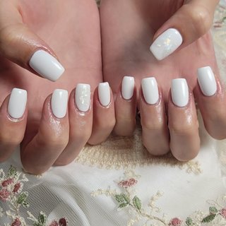 白ワンカラーのネイルデザイン｜ネイルブック
