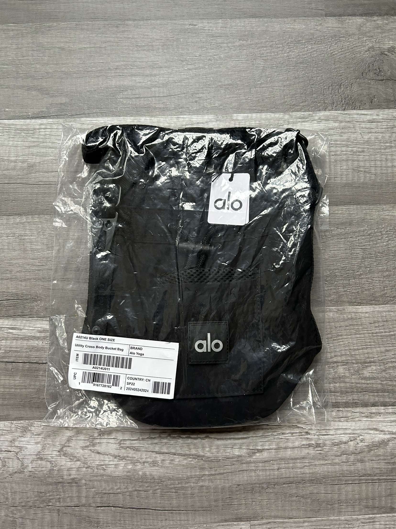 Alo Yoga Crossbody Bucket Bag Black New With Tags – Crown One Clothing