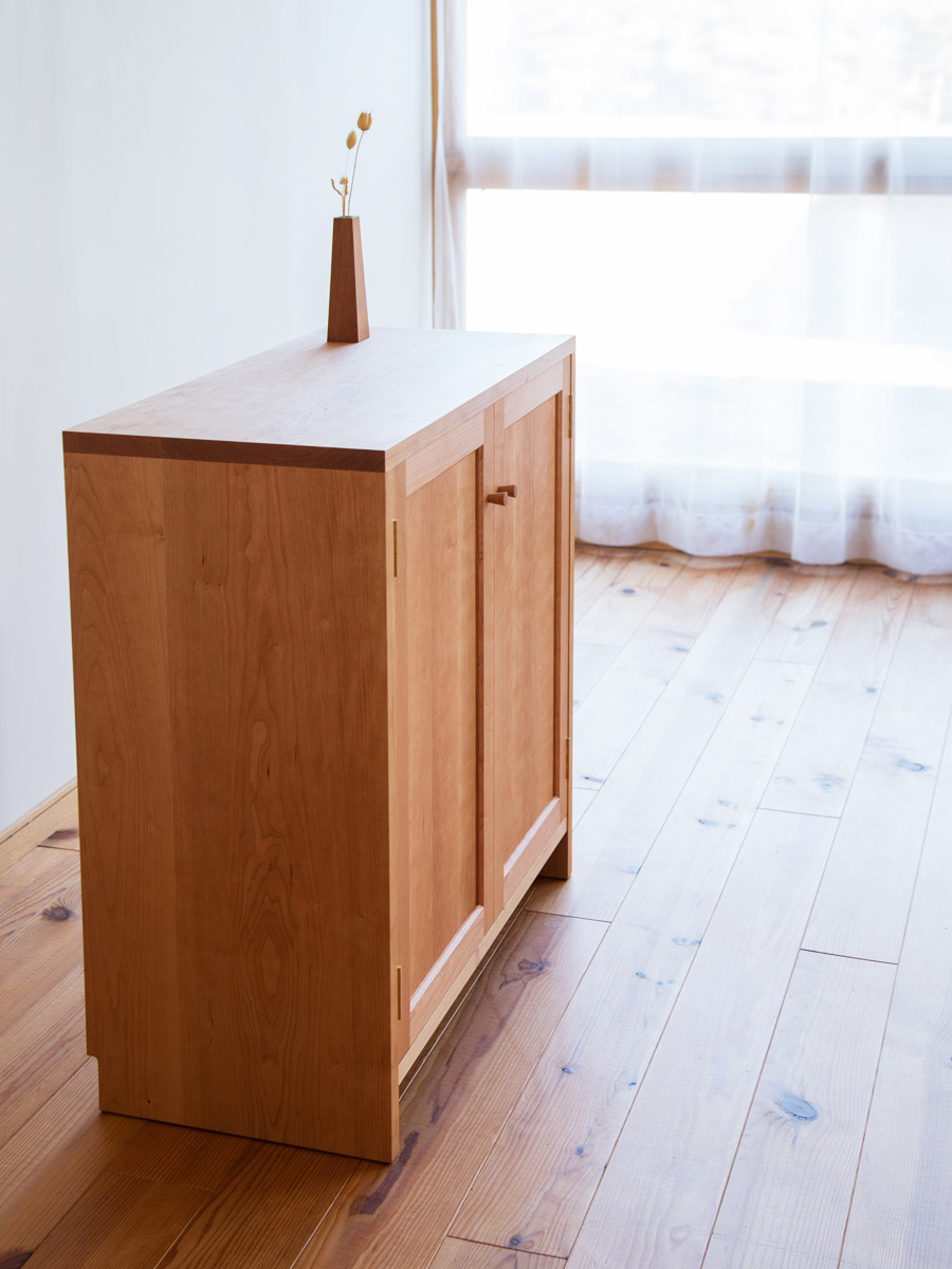 オーダー家具・C-472 観音開きの小ぶりなキャビネット 長野県の家具